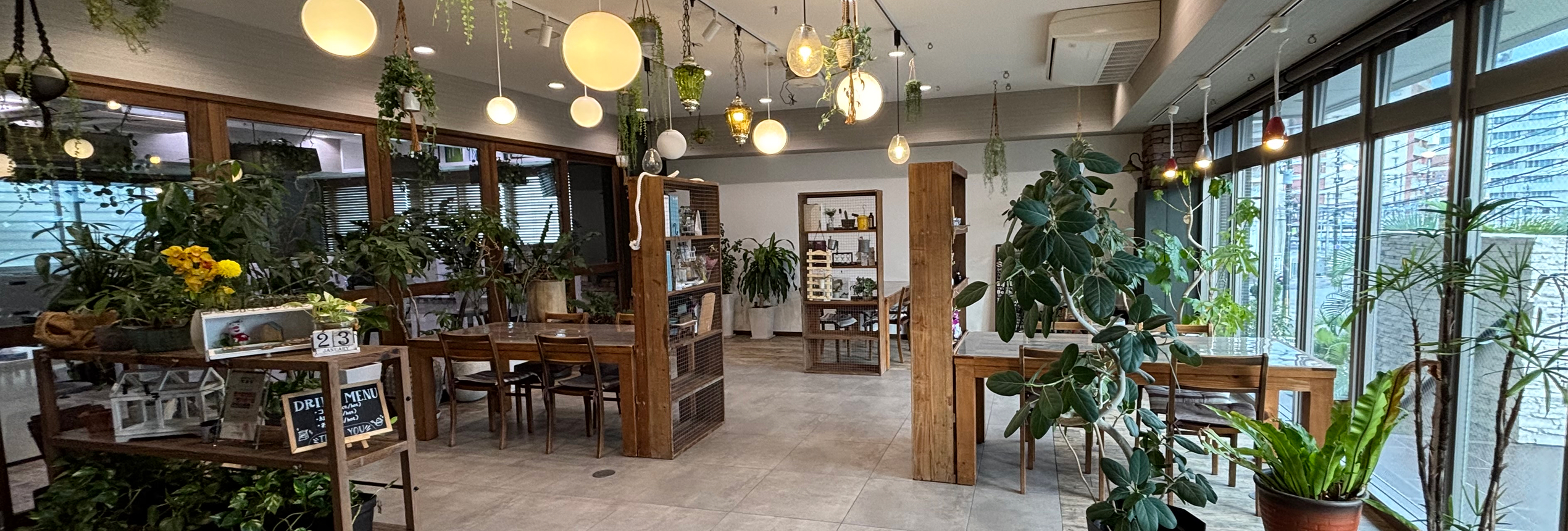 スタッフ紹介オフィス風景